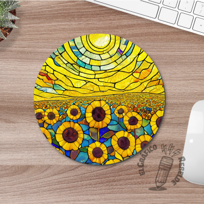 Mousepad rodó antilliscant al costat d'un teclat d'escriptori.