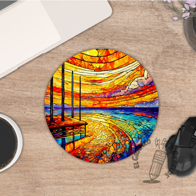 Mousepad redondo de colores cálidos y estilo postimpresionista junto a una taza de café.