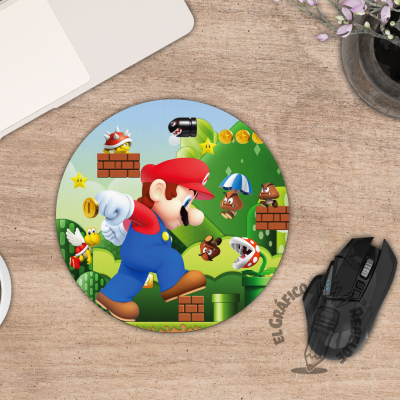 Mousepad rodó il·lustrat de Super Mario al costat d'un portàtil en una zona d'estudi.