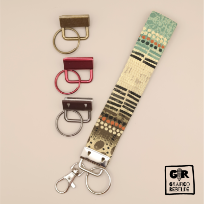 ¡Un llavero que es pulsera! Práctico, cómodo y con diseños originales. Elije el color del cierre y anilla a tu gusto.