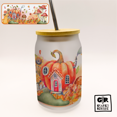 Vaso de cristal mate ilustrado con una gran calabaza otoñal de estilo cottagecore.