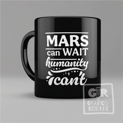 Taza de cerámica negra con la frase "mars can wait, humanity can't" para regalos originales.