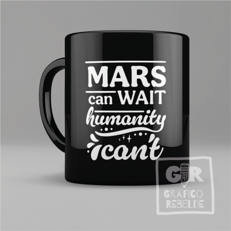 Tassa de ceràmica negra amb la frase "mars can wait, humanity can't" per a regals originals.