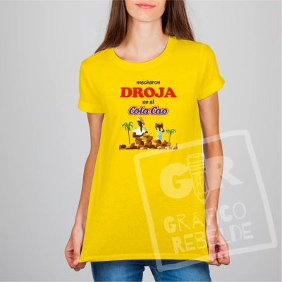 Vista frontal de la camiseta amarilla Mecharon Droja en el Colacao para mujer