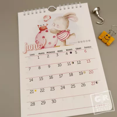 Calendario 2027 con ilustraciones artísticas de Gráfico Rebelde, lámina de junio con motivo estival.