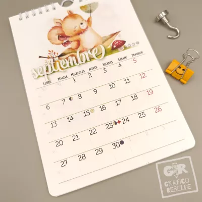 Lámina de septiembre de 2027 del calendario de pared ilustrado 2027 de Gráfico Rebelde