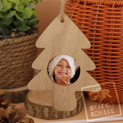 Adorn de Nadal portafotos de fusta personalitzat amb forma d'arbre de Nadal.